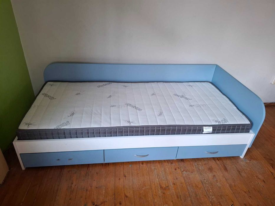 Единично легло с матрак