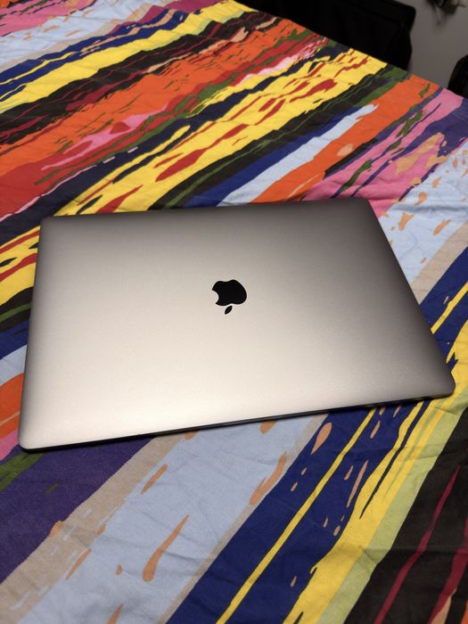 Macbook pro 16 Touchbar i9 32gb ram 1tb ssd radeon 4gb impecabil
