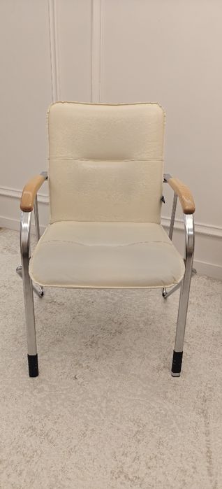 Рабочий стол со стулом