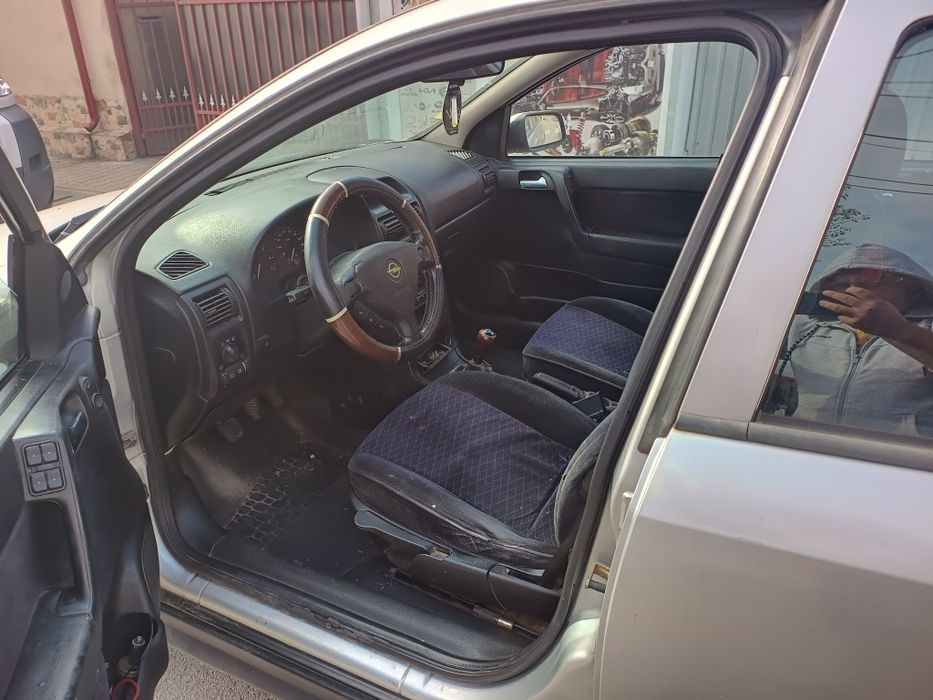 Dezmembrez Opel Astra G
