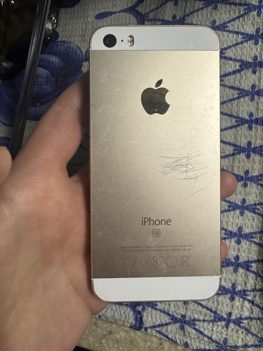 Продам IPhone SE на запчасти