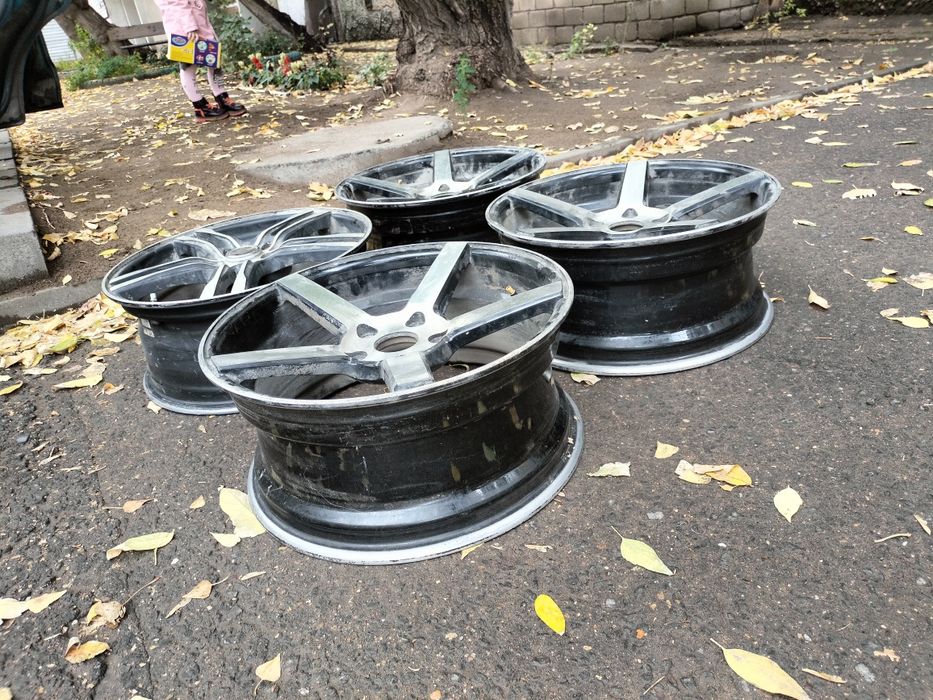 Продам диски 3 одинаковые 1 другой