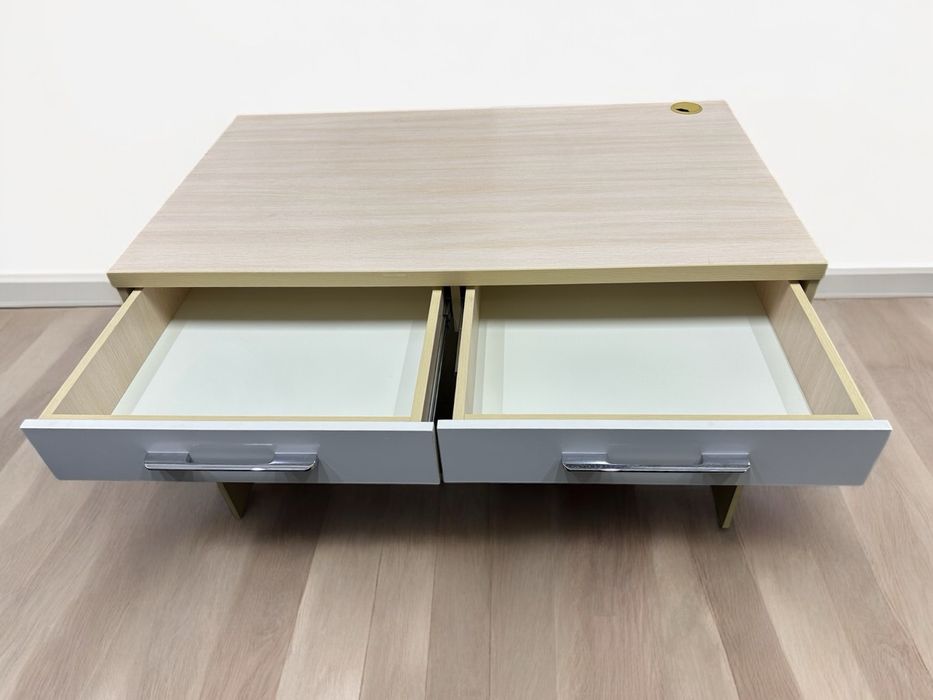 Офисной Стол в Идеальном Состоянии