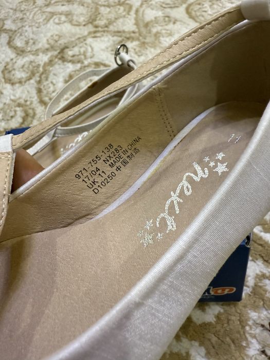 Продам новые туфли Next для девочки 29 р-р