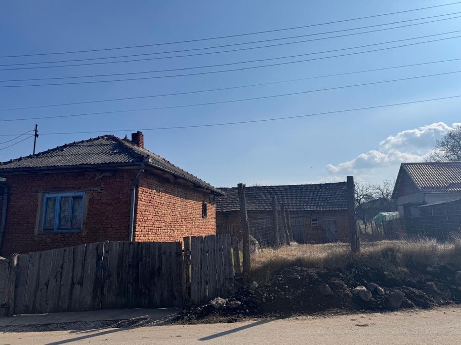 Vand casa la tara sat Elciu