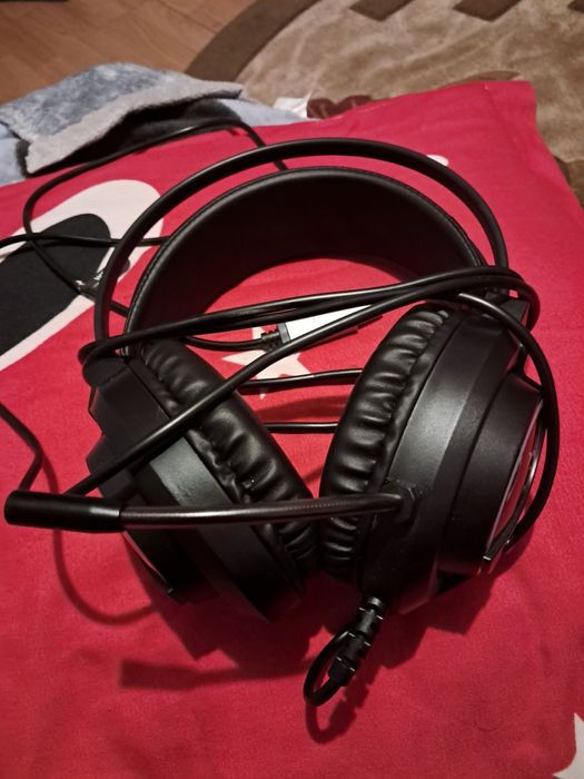 Casti gaming cu microfon