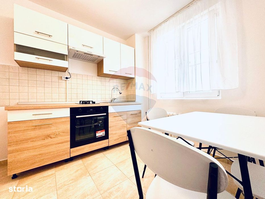 Apartament cu 3 camere de închiriat