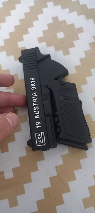 Два пистолета игрушечных