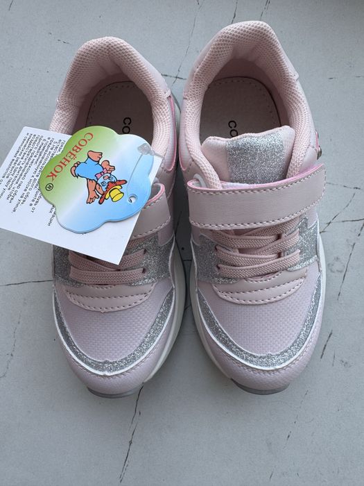 Новые кроссовки для девочек