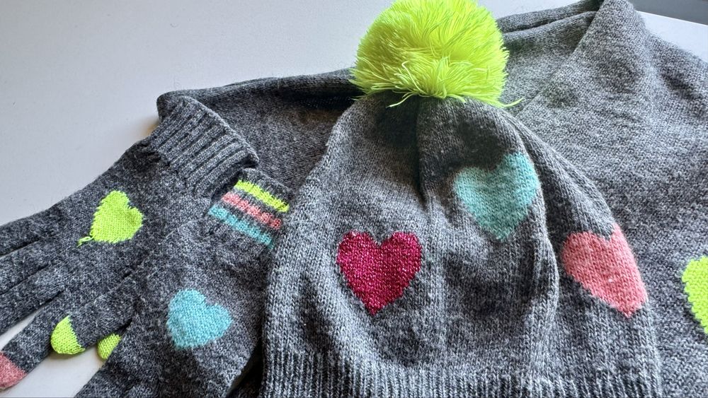 омплект зимни шал, шапка и ръкавички Benetton