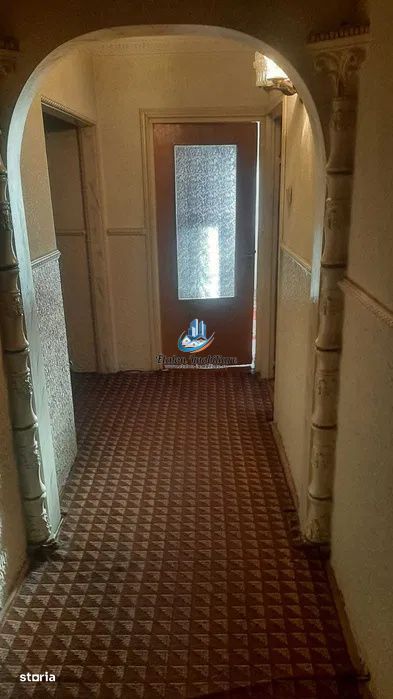 Apartament 4 camere, etaj 2, zona Spital, la A-uri, Piatra Neamt — fotografia 2