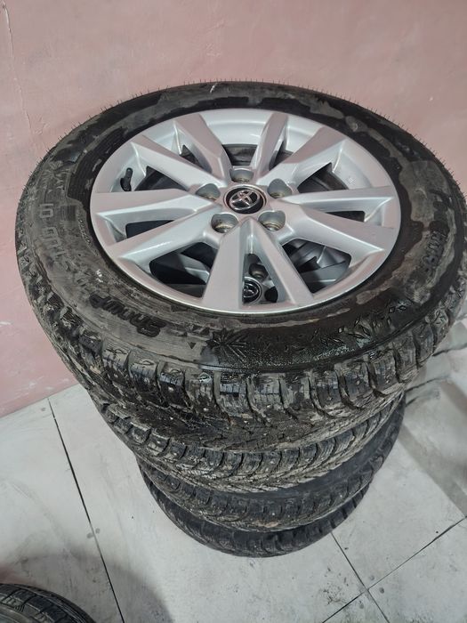 Продам комплект зимних колёс р16 от тойота камри 70