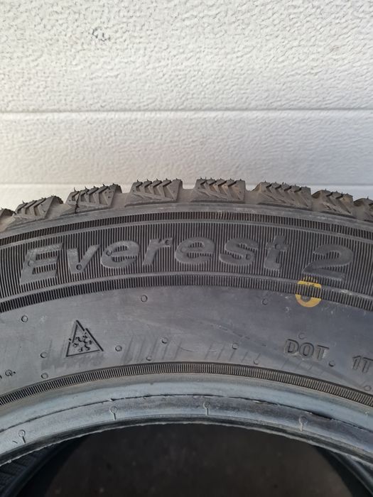 Зимни гуми 2 броя SYRON Everest2 205 60 R16 дот 3723