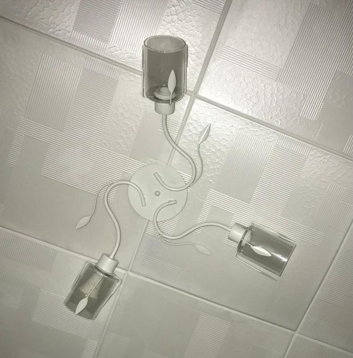 Продам люстру трехрожковую