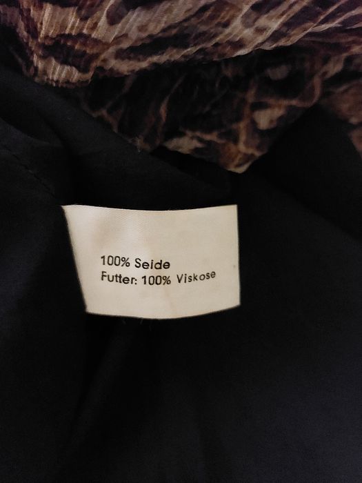 Pt. ocazii speciale, o rochie noua splendida de matase naturala 100% cu dublura de vascoza