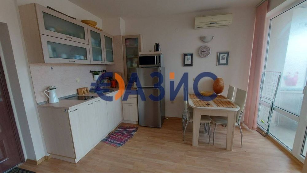 Продава се Двустаен апартамент в к.к. Слънчев бряг - 52 кв.м за 687 €/кв.м - Снимка #3