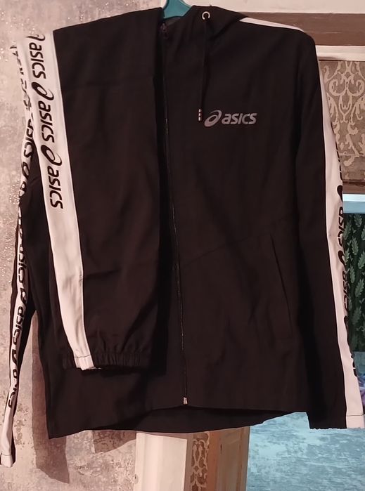 Спортивные костюмы новые