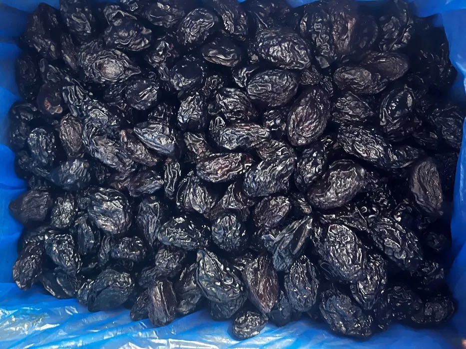 Vând prune uscate