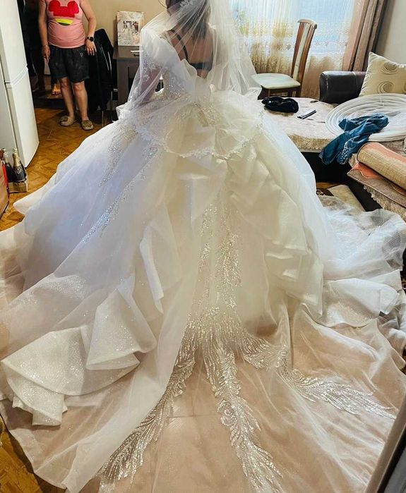 Продав се чисто нова рокля