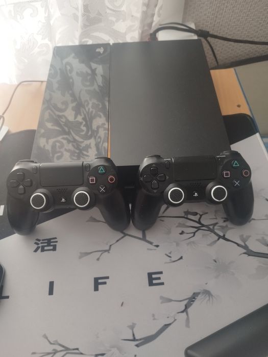Продам playstation 4 fat