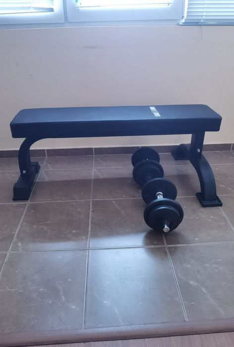 Продавам лежанка с два дъмбела по 10кг