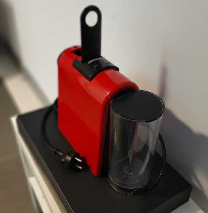 Aparat de cafea Nespresso (capsule) Essenza Mini D30 - Roșu