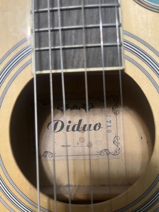 Продам акустическую гитару