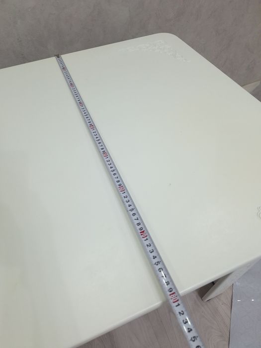 Кухонный стол белый