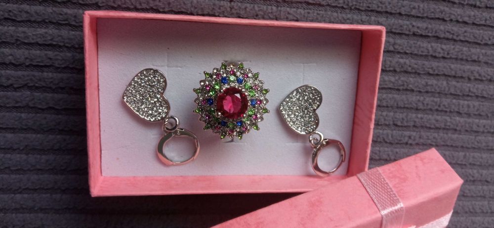 Дамски, сребърен комплект-гривна и ланец  В кутия. 3 различни модели