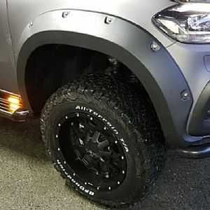 Overfendere, umflaturi laterale, protectie aripi Hilux, Ranger, Amarok, L200, Navara, X-Class, D-Max...