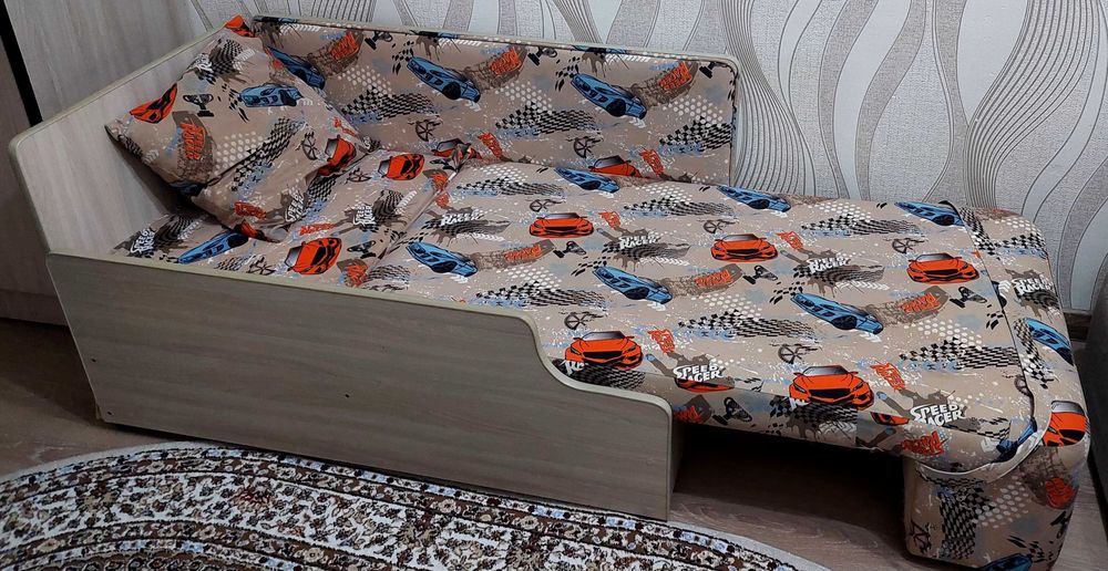 Продам детский диванчик