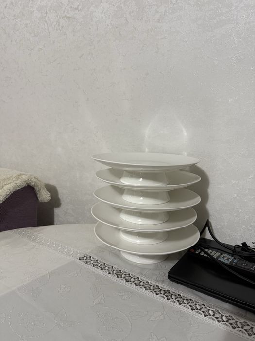 Продам тортница новый