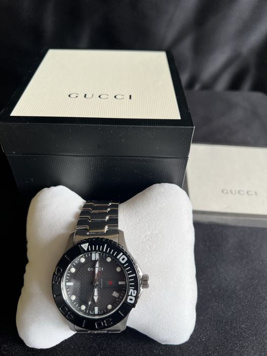 GUCCI оригинален часовник с гаранция и кутия