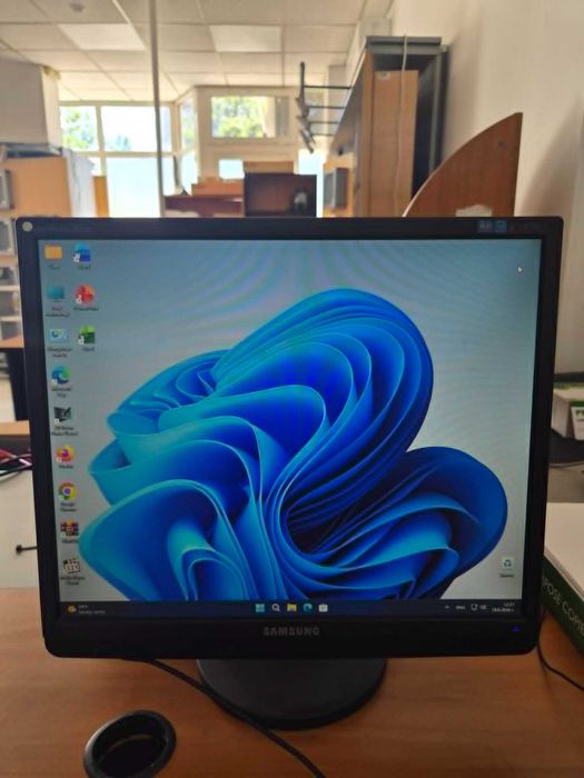 Отличен четириядрен компютър с монитор - 4х2.5GHz, 3GB RAM, външна видеокарта, 500ГБ