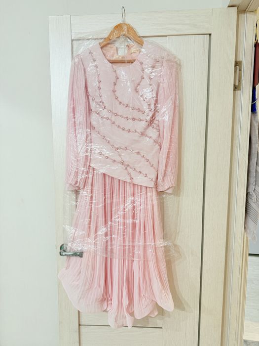 Киімдер сатылады