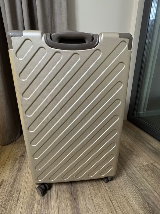 Tommy Bahama куфар