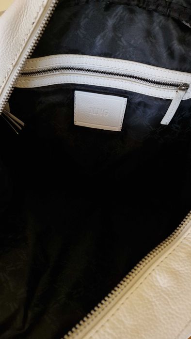 Бяла чанта от естествена кожа