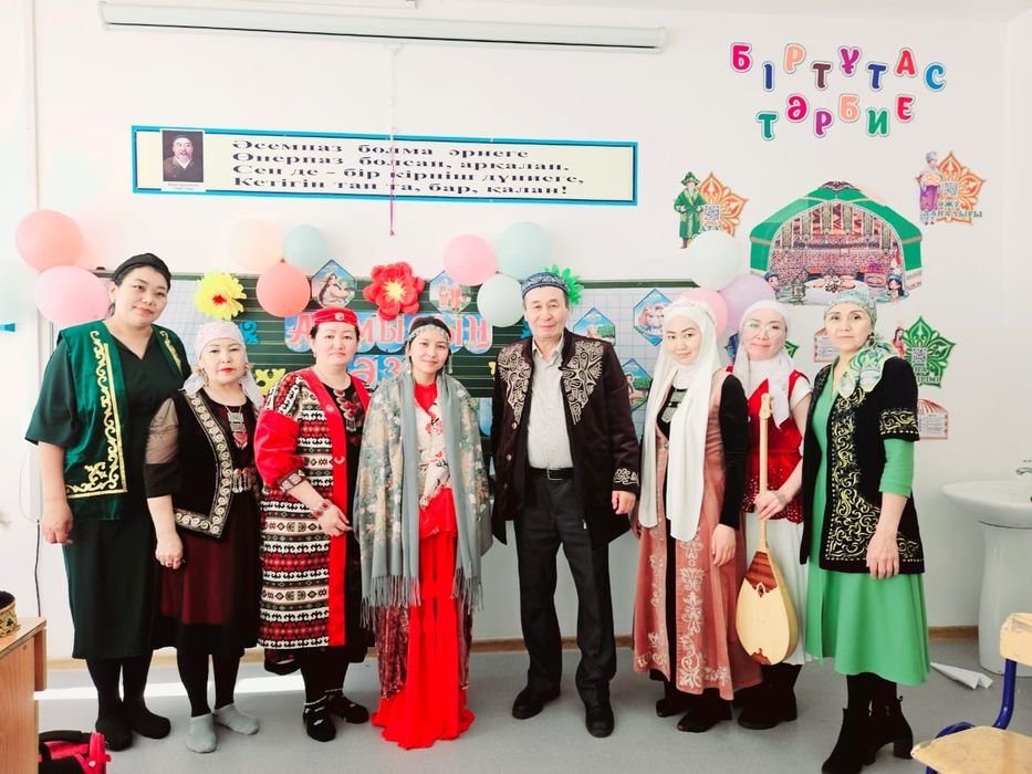 Продам платье в национальном стиле 42-44 размер