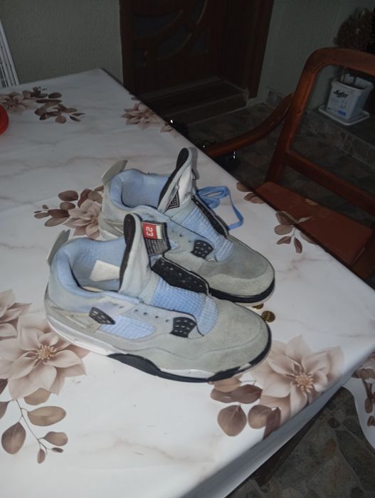 Jordan 4 university blue