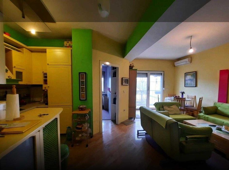 Двустаен имот в Център-ЦУМ