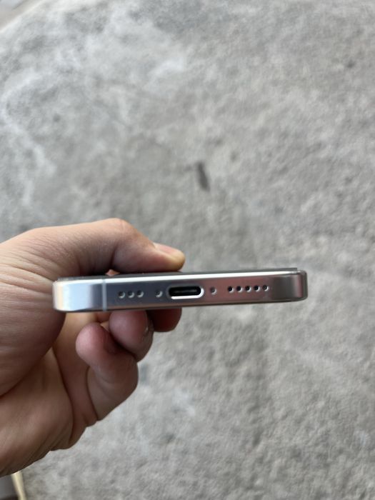 iPhone 16 pro 256gb white titanium