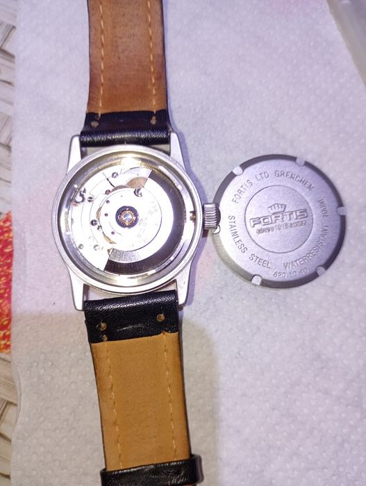 Ceas bărbătesc de vânzare preț 3000 lei