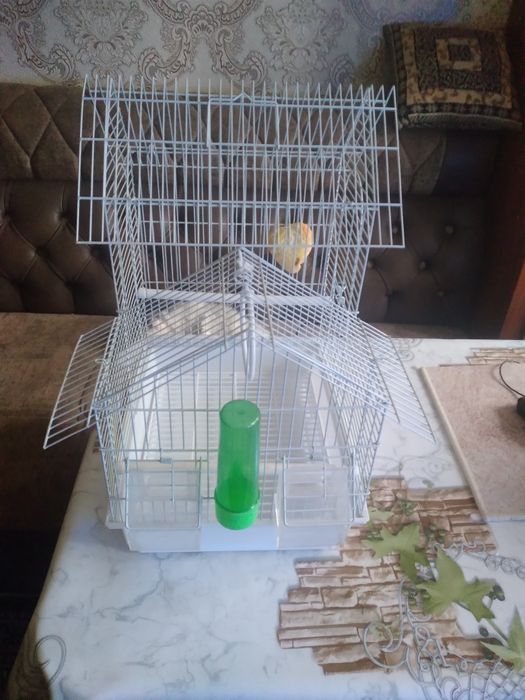 Продам  клетку для папугайчиков