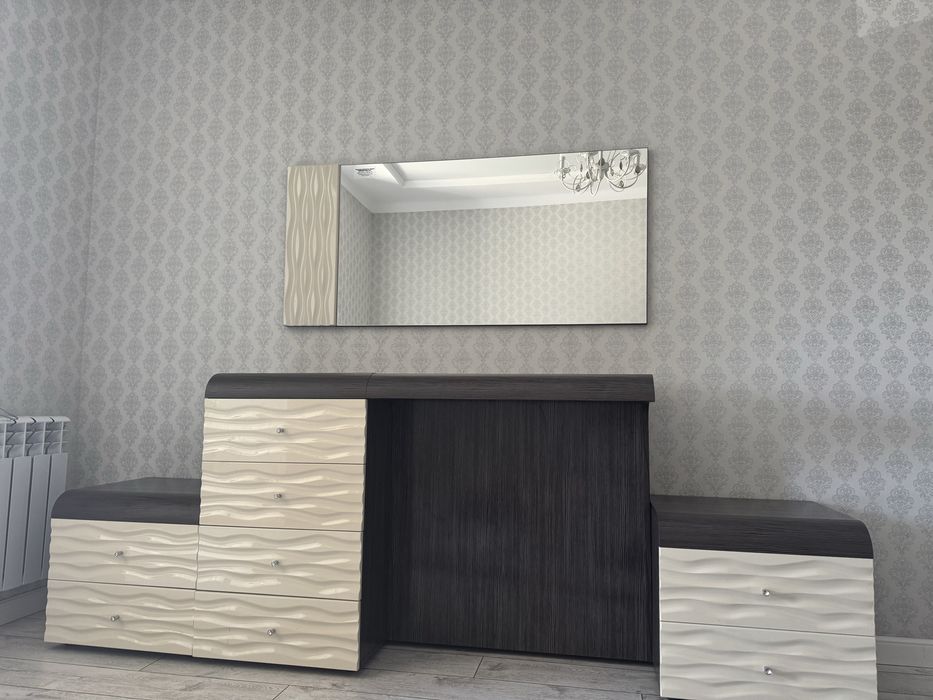 Шкаф и комоды с тумбочками