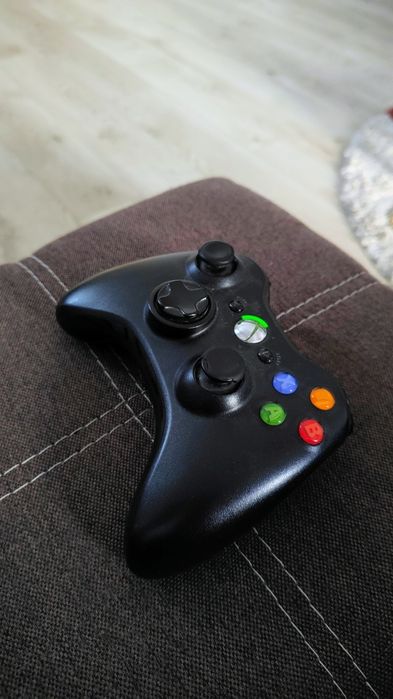 Xbox 360 modat, controller inclus