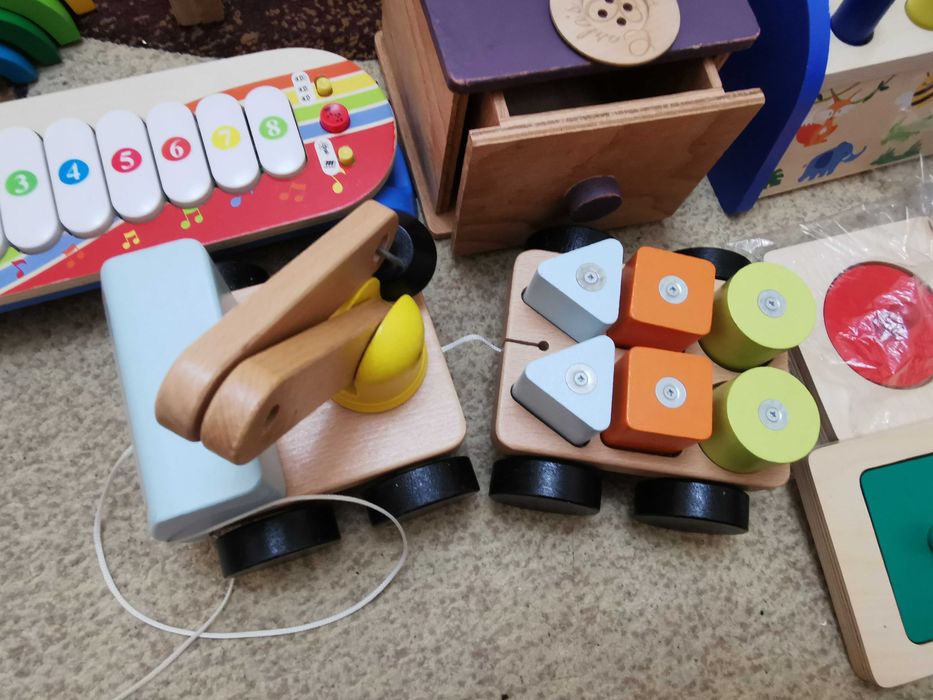 Vând jucării Montessori lemn