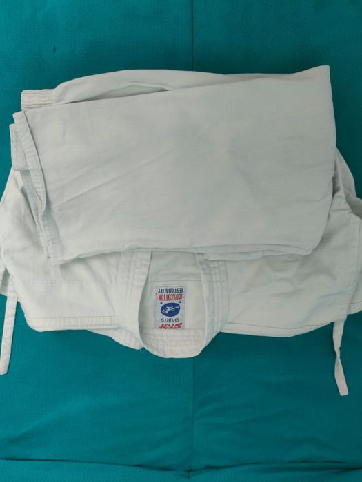 Продам кимано на 4-5-6 лет