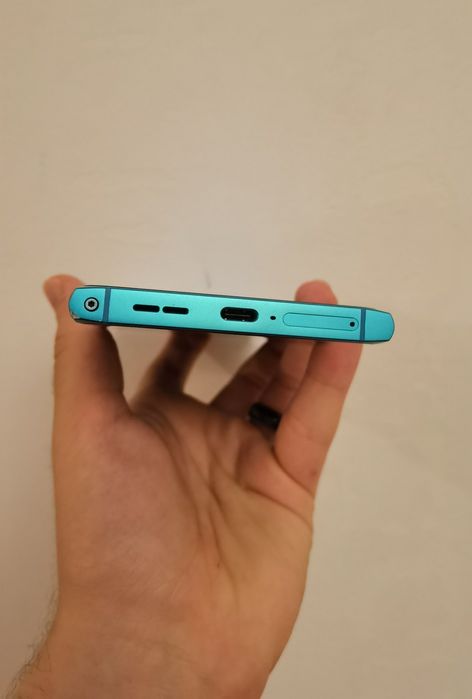 HMD Skyline + Husa  cu garanție la eMag si garanție internațională