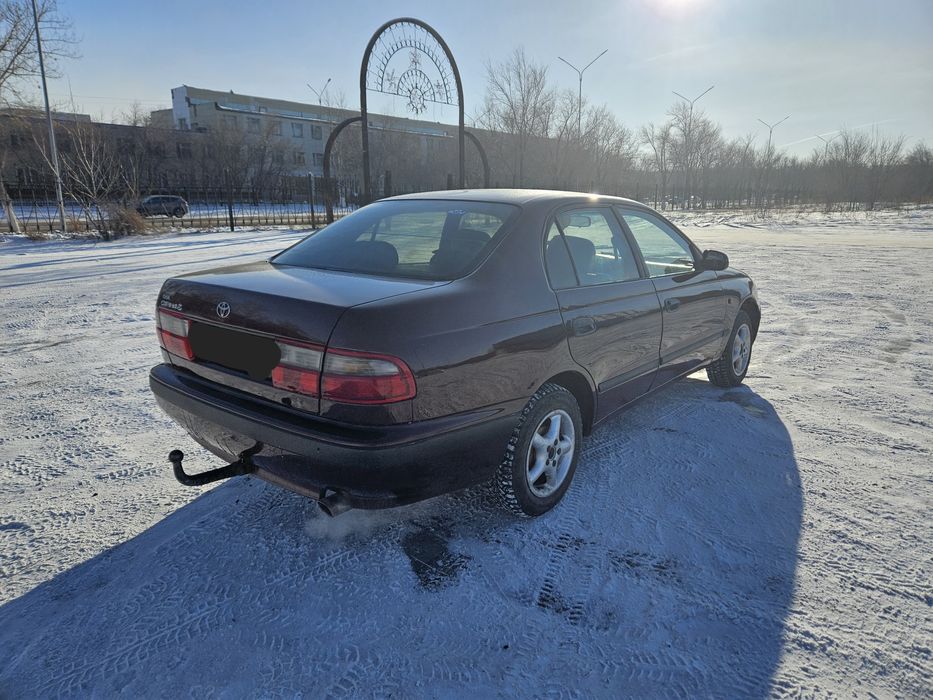 Продам таёту карина е