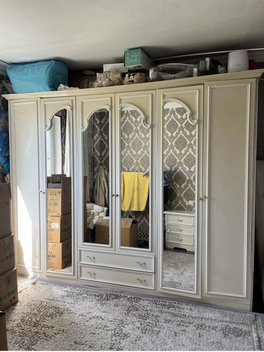 Шкаф с зеркалом 6х дверный